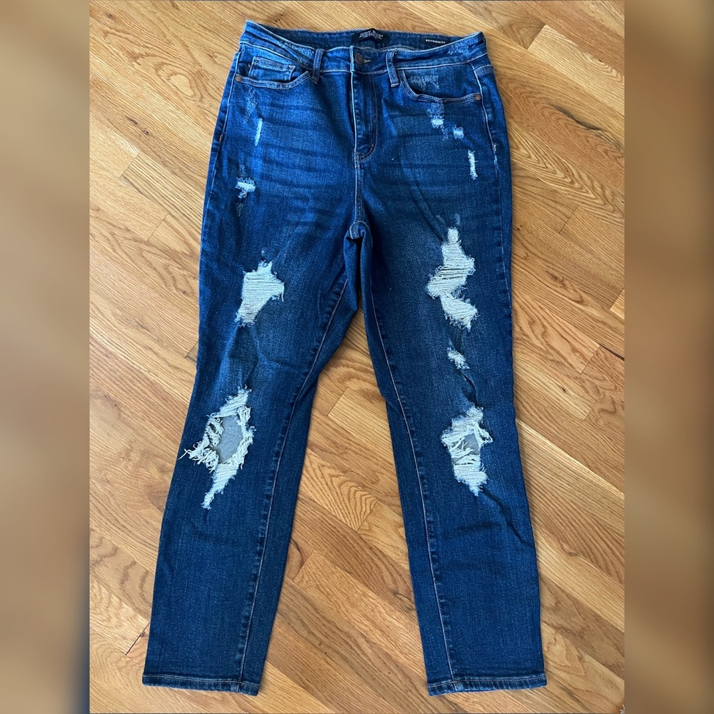 JUDY BLUE Size 11/30 med-dark distressed boyfriend jeans, LIKE NEW